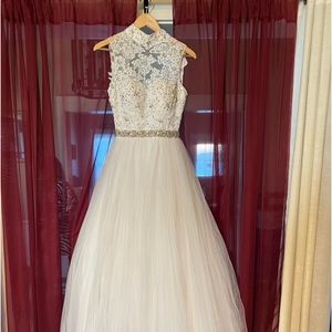 Beautiful gown could be wedding or prom dress size 4